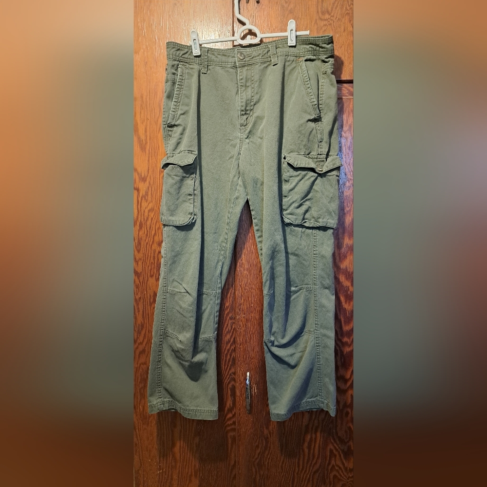 Men's Northwest Territory Green Cargo Pants